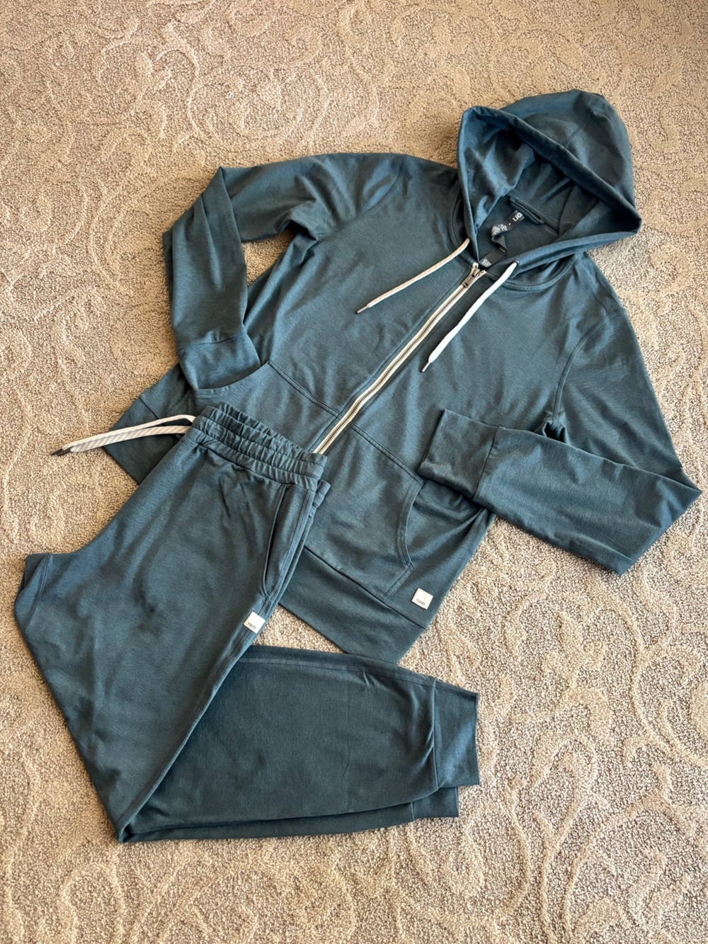 Vuori Halo Performance Hoodie & Jogger Set